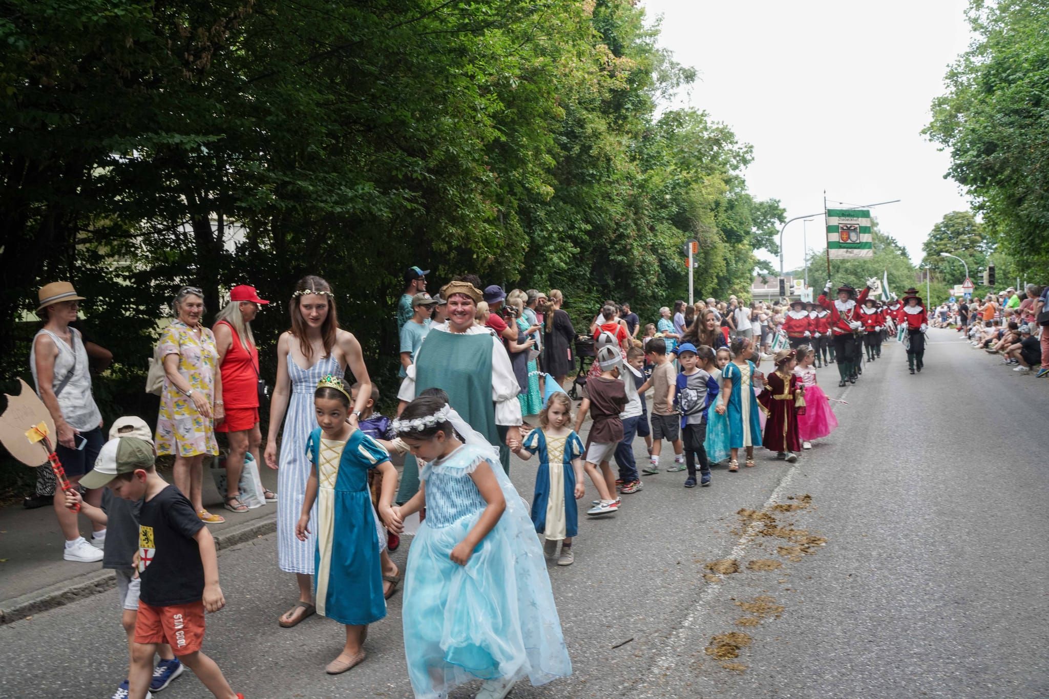 Der historische Festumzug war der Höhepunkt des Maichinger Festwochenendes.