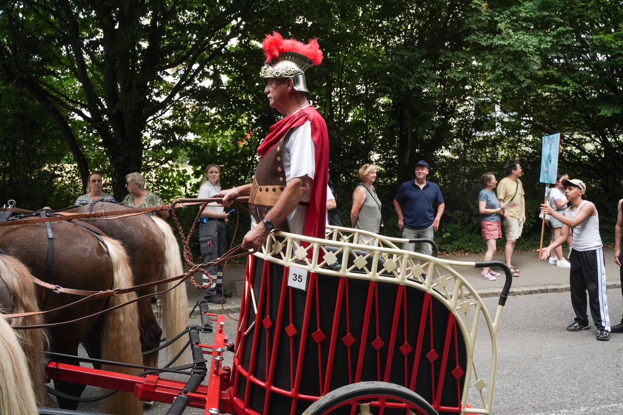Der historische Festumzug war der Höhepunkt des Maichinger Festwochenendes.