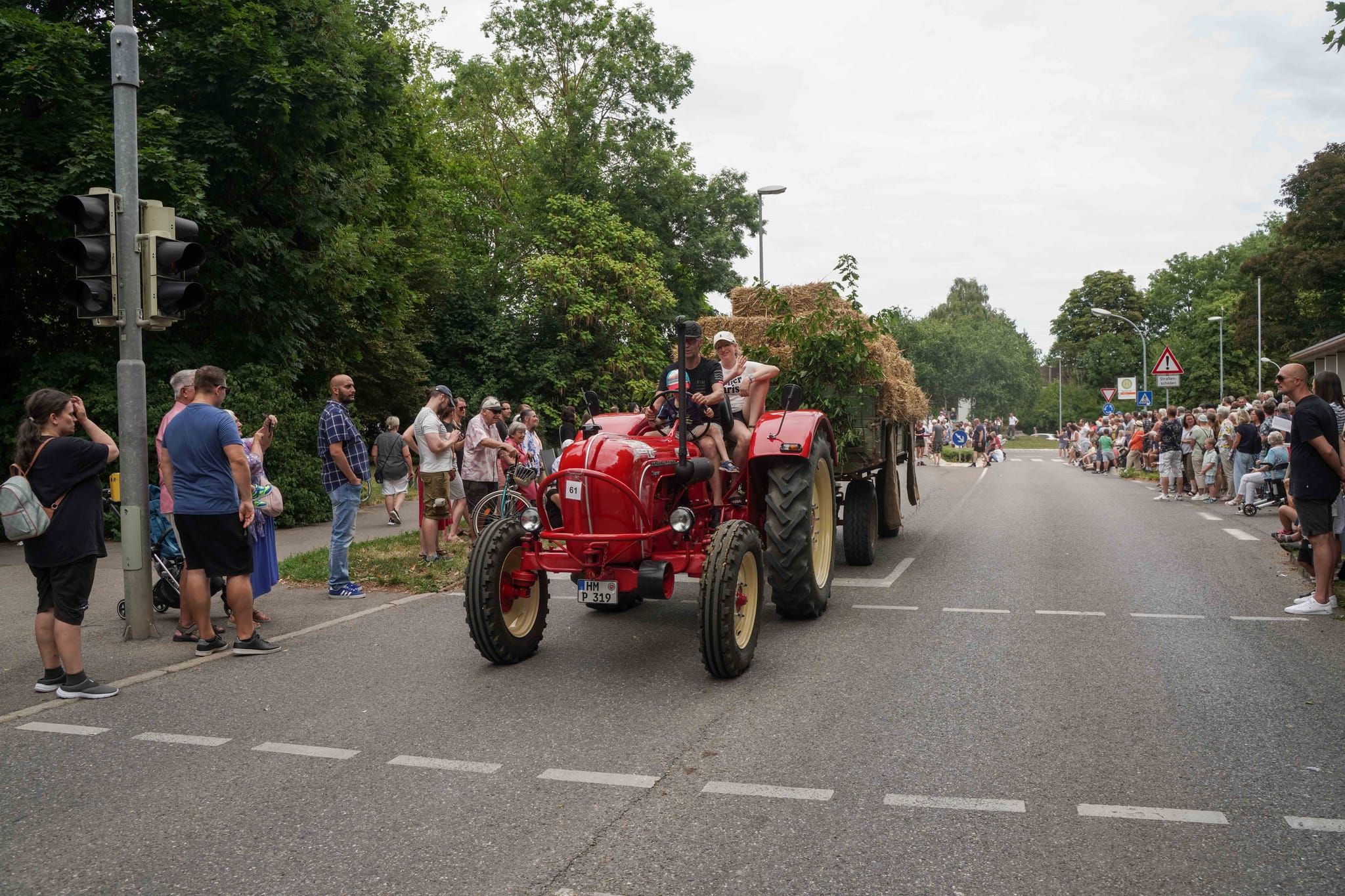 Der historische Festumzug war der Höhepunkt des Maichinger Festwochenendes.