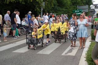Der historische Festumzug war der Höhepunkt des Maichinger Festwochenendes.