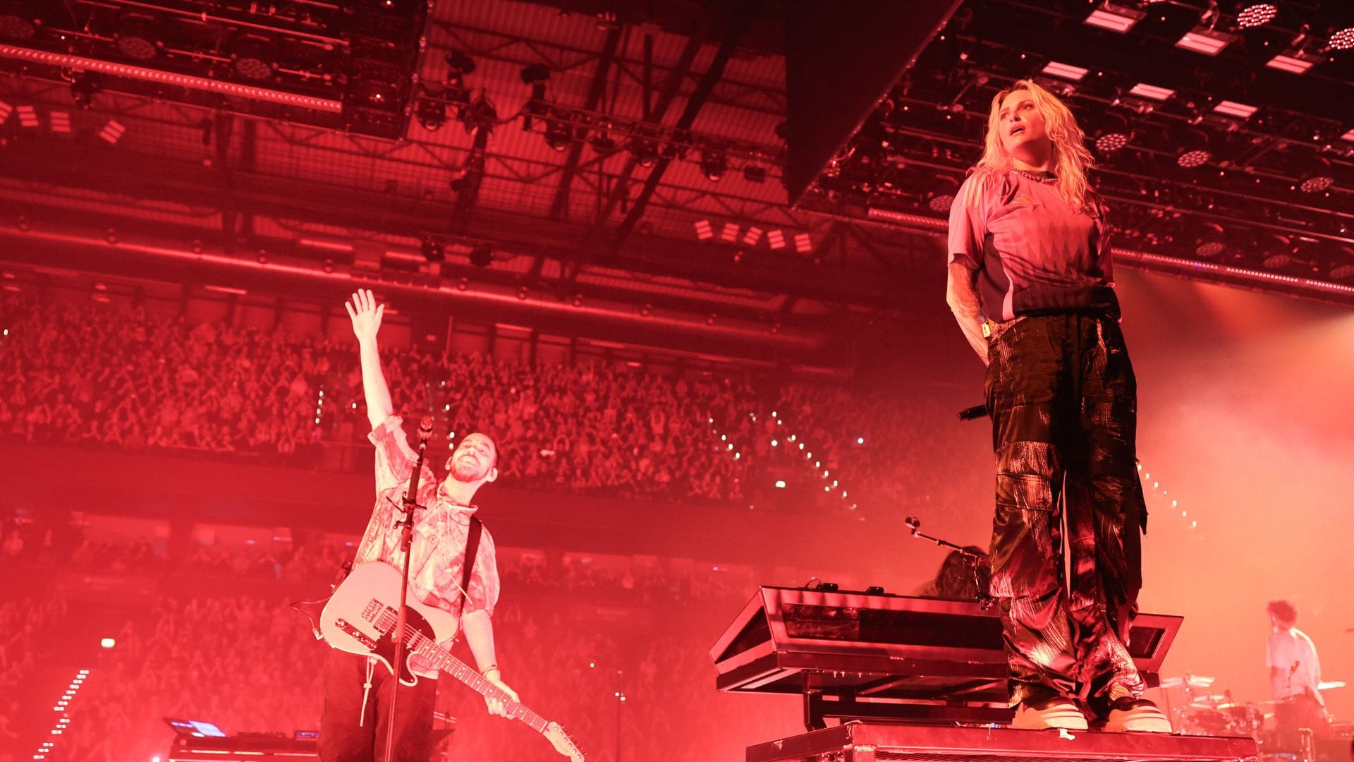 Linkin Park stehen weiterhin auf Platz eins.