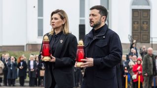 Selenskyj und seine Frau gedenken der Opfer von Butscha.