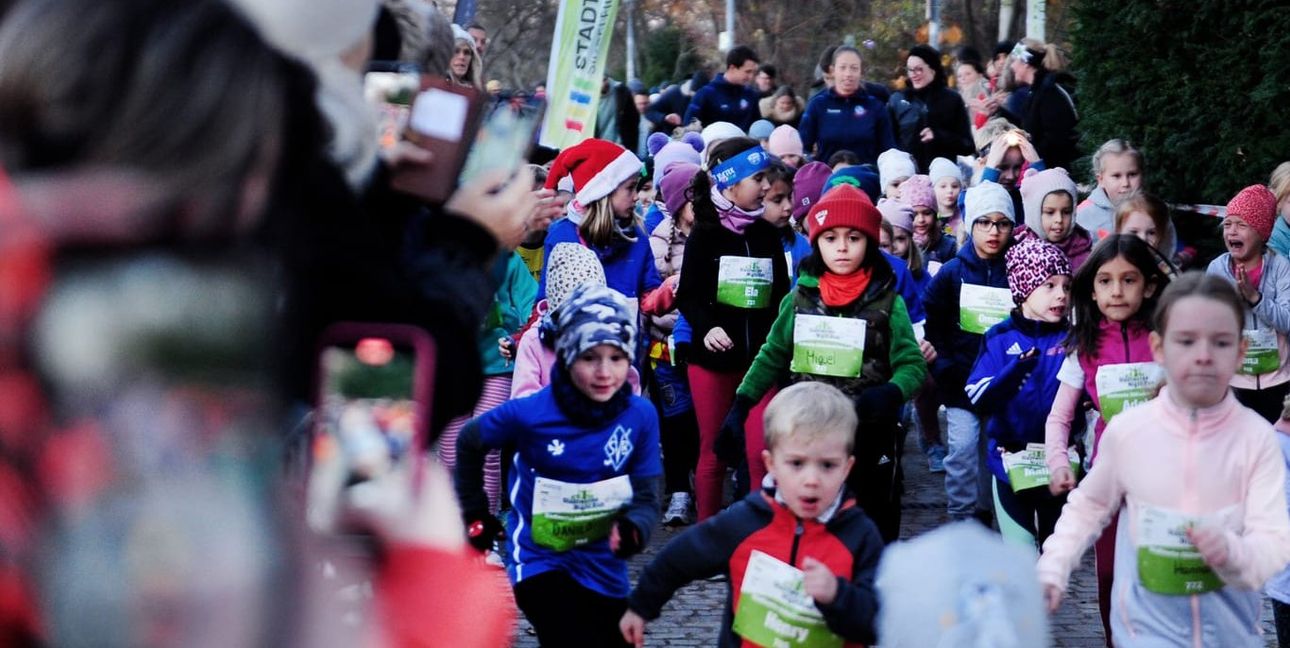 Kameras raus: Der Glühwürmchen-Lauf ist ein Hingucker.