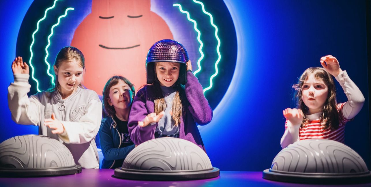 „Sagaland“ schickt Familien gemeinsam auf Schatzsuche in den Märchenwald. Bild: Ravensburger