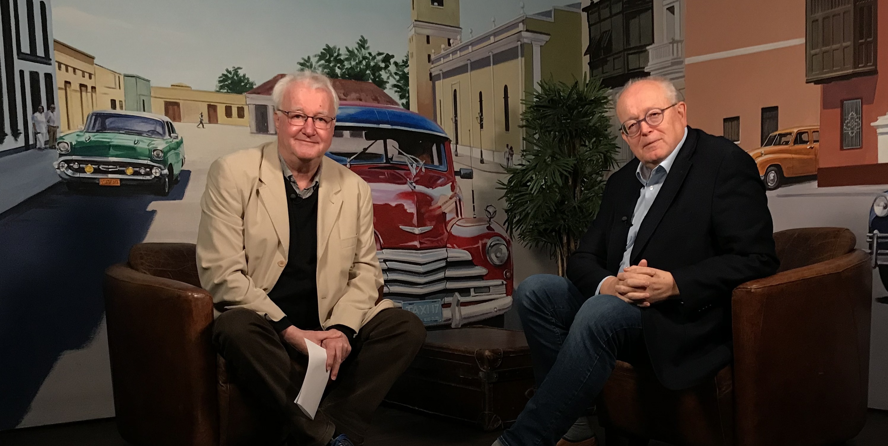 Hans Artschwager (rechts), Präsident des Handballverbandes Württemberg, im Stadtgespräch Böblingen mit Hans-Jörg Zürn (Sindelfinger Zeitung/Böblinger Zeitung). Bild: Regio TV