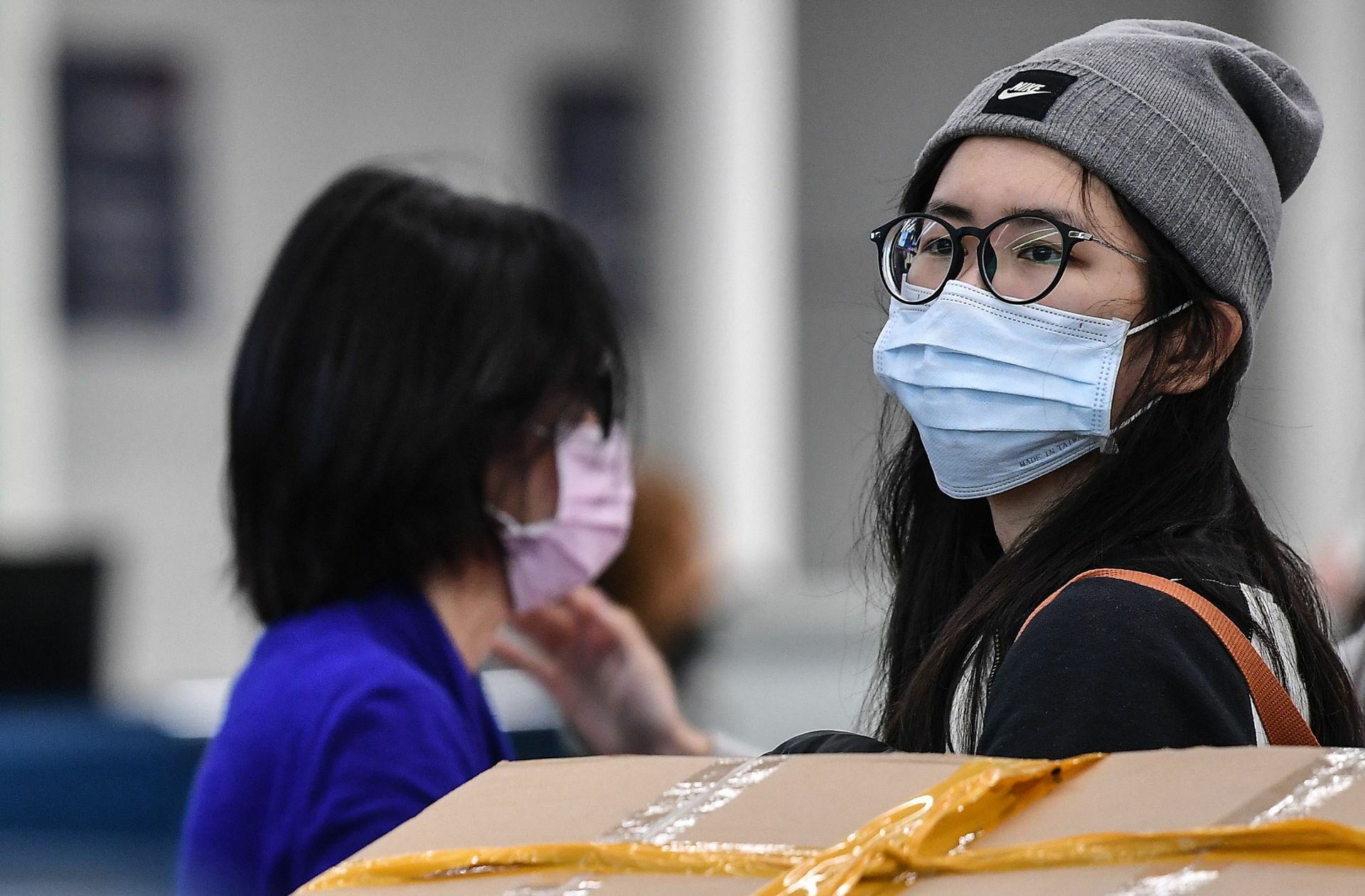 Mittlerweile ist es aufgrund der Regeln der chinesischen Luftfahrtbehörden nicht nur schwierig, nach China einzureisen, sondern auch, China zu verlassen.