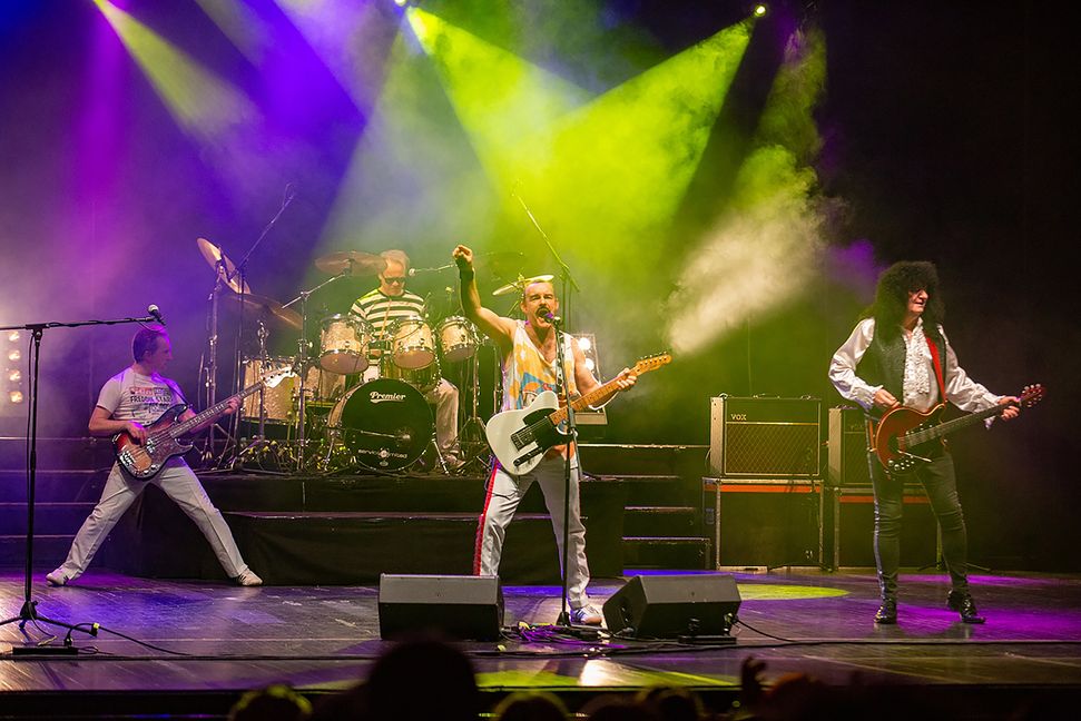 Alle Hits der legendären Rockband „Queen“ spielt die Tribut-Band „The Bohemians“. Bild: Heiko Britz