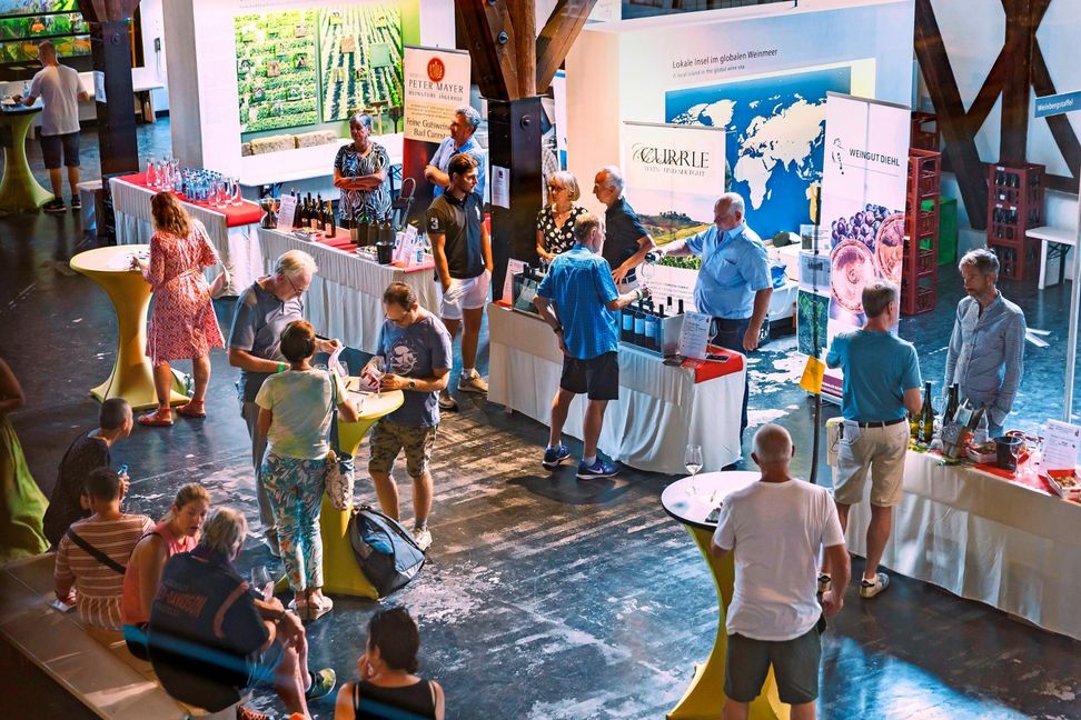 Mehr als 350 Besucher probieren sich im Weinbaumuseum durch.