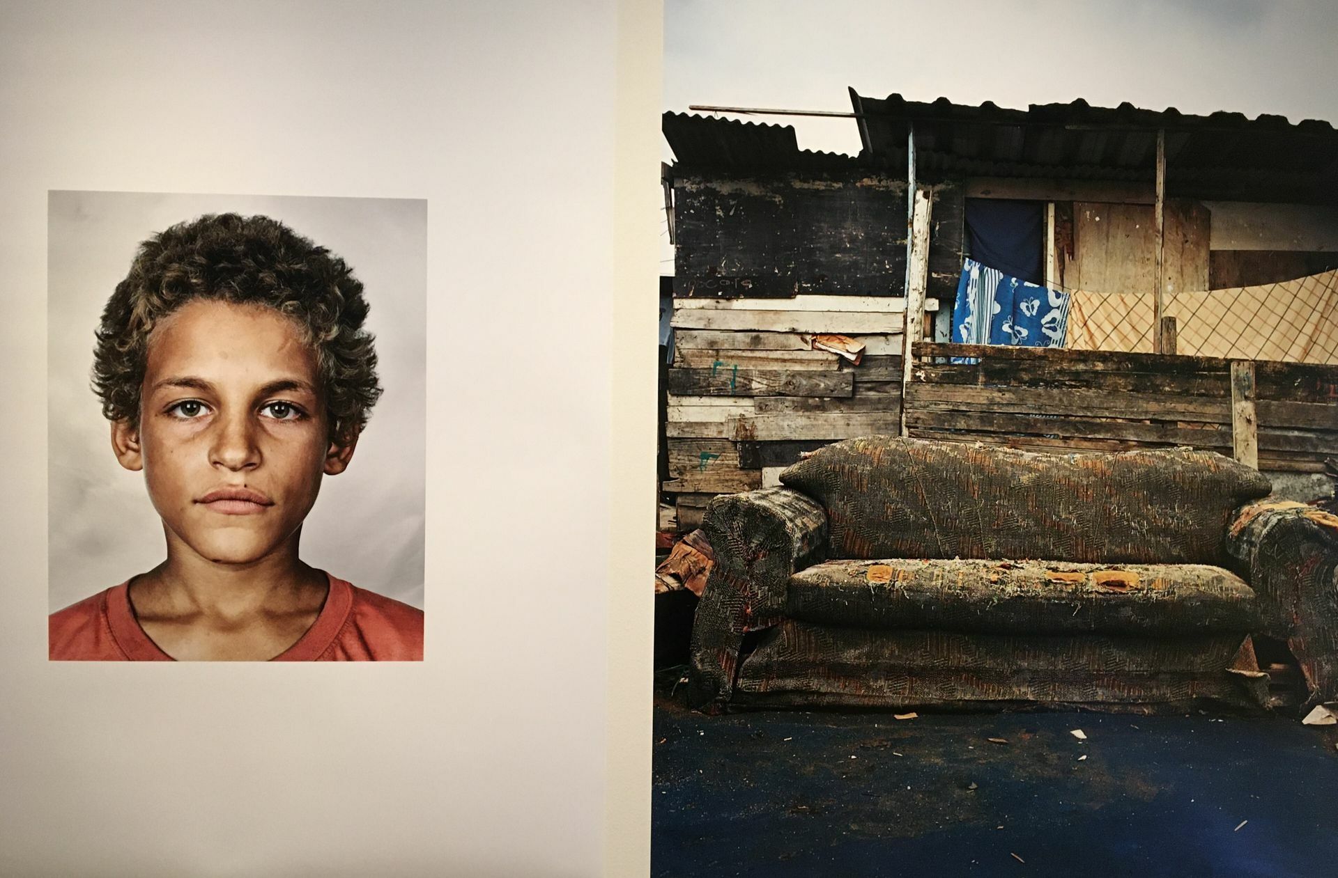 Alex ist 9 Jahre alt und lebt in Rio de Janeiro auf der Straße.
 Foto: James Mollison/Waldow