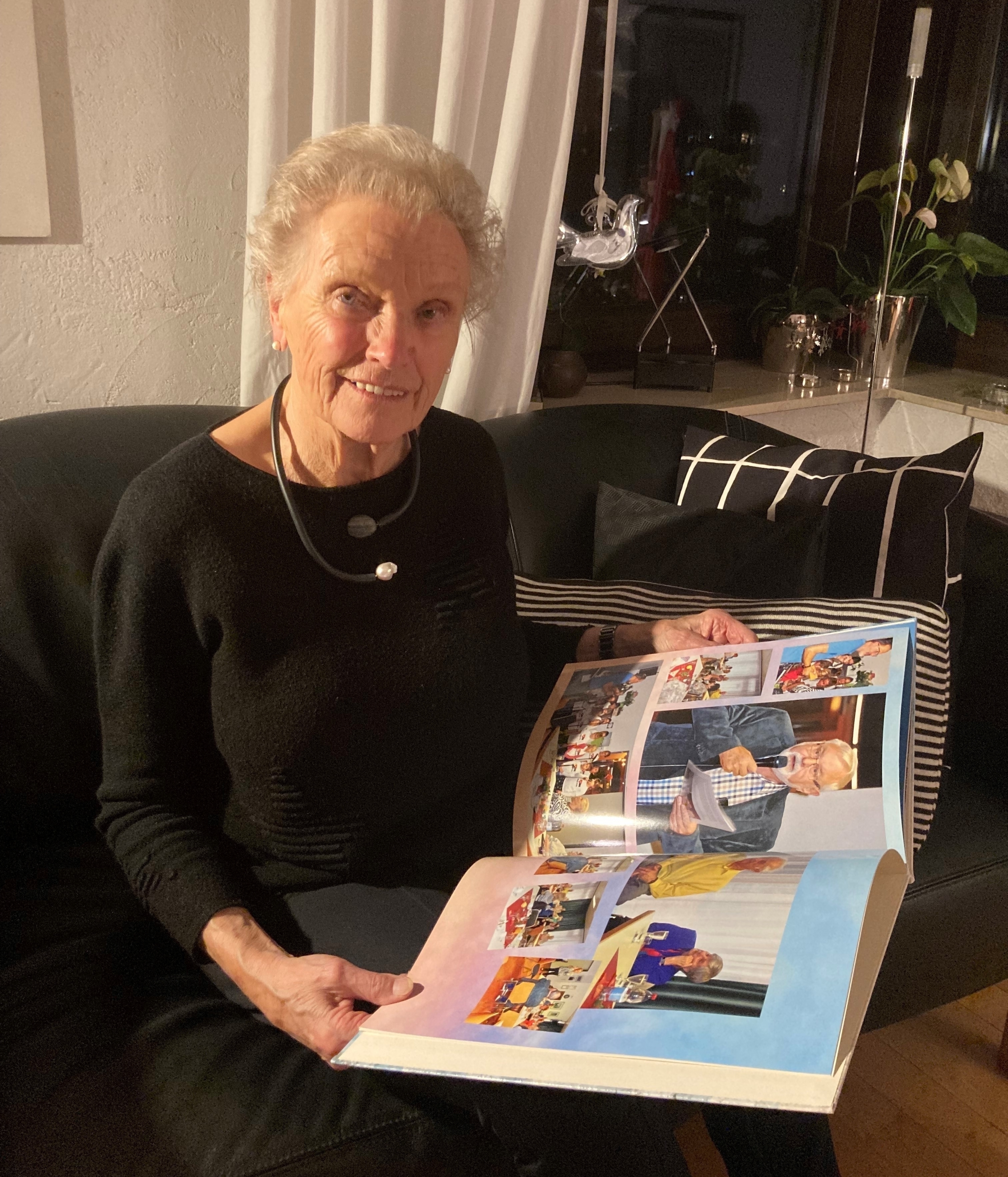 Hinter Ursula Kächele liegen 23 Jahre voller spannender Vorträge von Referenten sowie viele Reisen, die die Mitglieder des Vereins "Freundeskreis der Älteren" gemeinsam unternommen haben. Das Fotoalbum hält diese Erlebnisse fest.