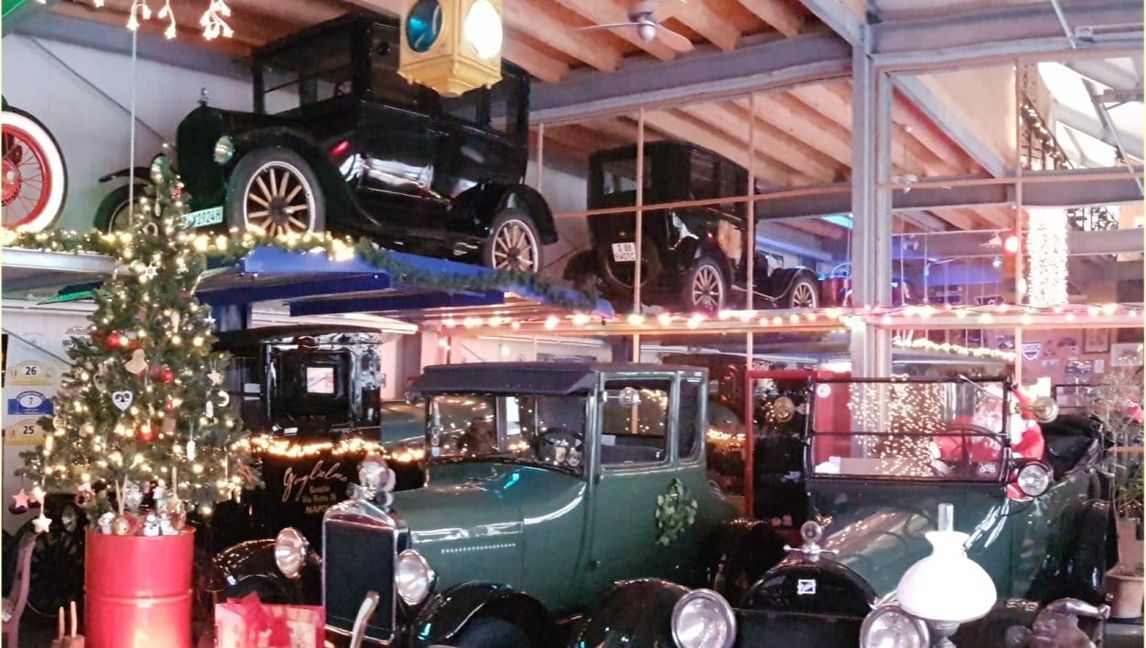 Im Aidlinger Museum für Vorkriegsautomobile weihnachtet es schon.Bild: z