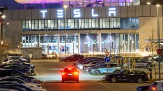 Mit den Neuzulassungen geht es bei Tesla steil bergab.