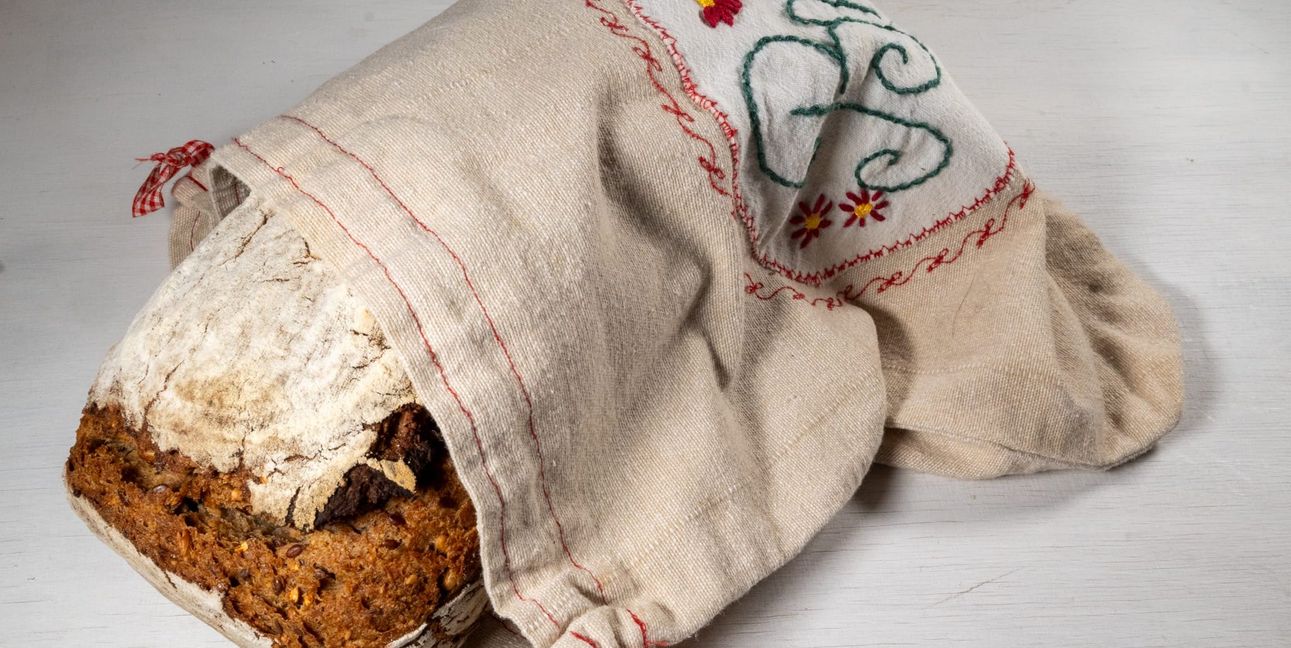 Beutel statt Tüte, geht für geschnitten und ganzes Brot. Nüßle
