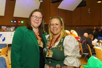 Jubiläumsabend der Gesellschaft Blau-Weiss Sindelfingen: Tanz, Musik und fröhliche Momente mit Gästen und Garden.