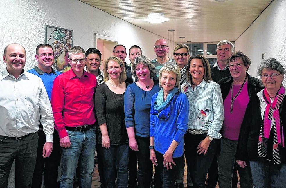 Erstmals auf der FWS-Liste: Matthias Schwartz, Roman Dürr, Ulrich Martens, Kai Hammami, Alexandra Keller, Oliver Drechsler, Steffen Sattelmaier, Kristine Seidel, Rainer Just, Ulrike Rathgeber, Martina Schumann, Elke Cerny, Axel Nolting und Christel Siegert. Ingrid Balzer hat sich auch noch mal zu einer Kandidatur beknien lassen.  Bild: Heiden