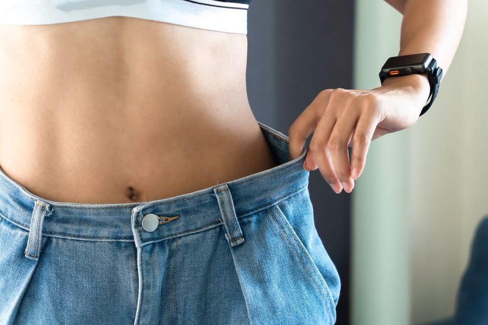 Schnell abnehmen ohne Hungern – entdecken Sie die 10 besten Tipps für eine gesunde Gewichtsreduktion.