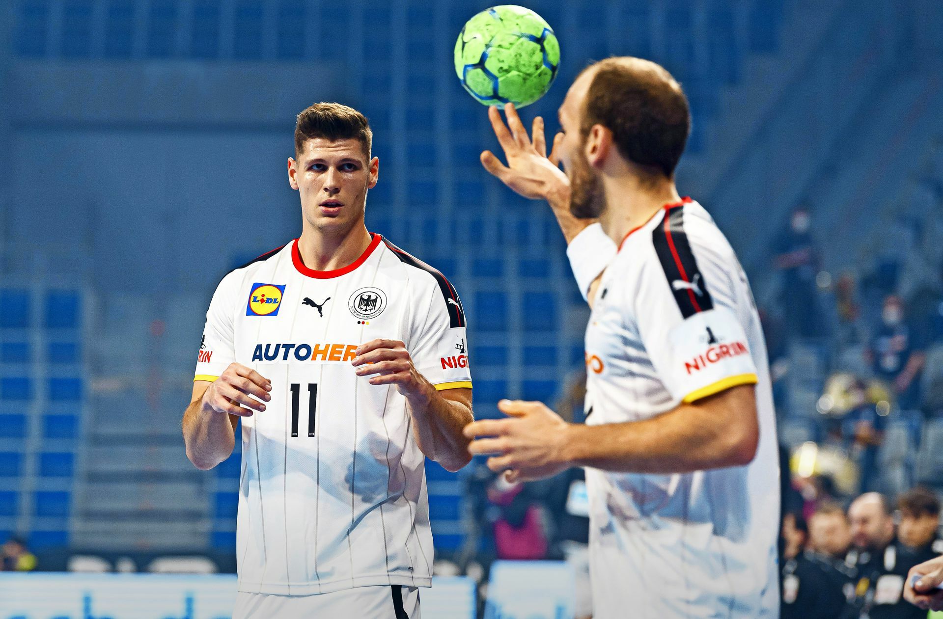 Die Handball-Nationalspieler Sebastian Heymann (l.) und Marcel Schiller  hatten  einen positiven Coronatest – und sind nun wieder in Göppingen angekommen.