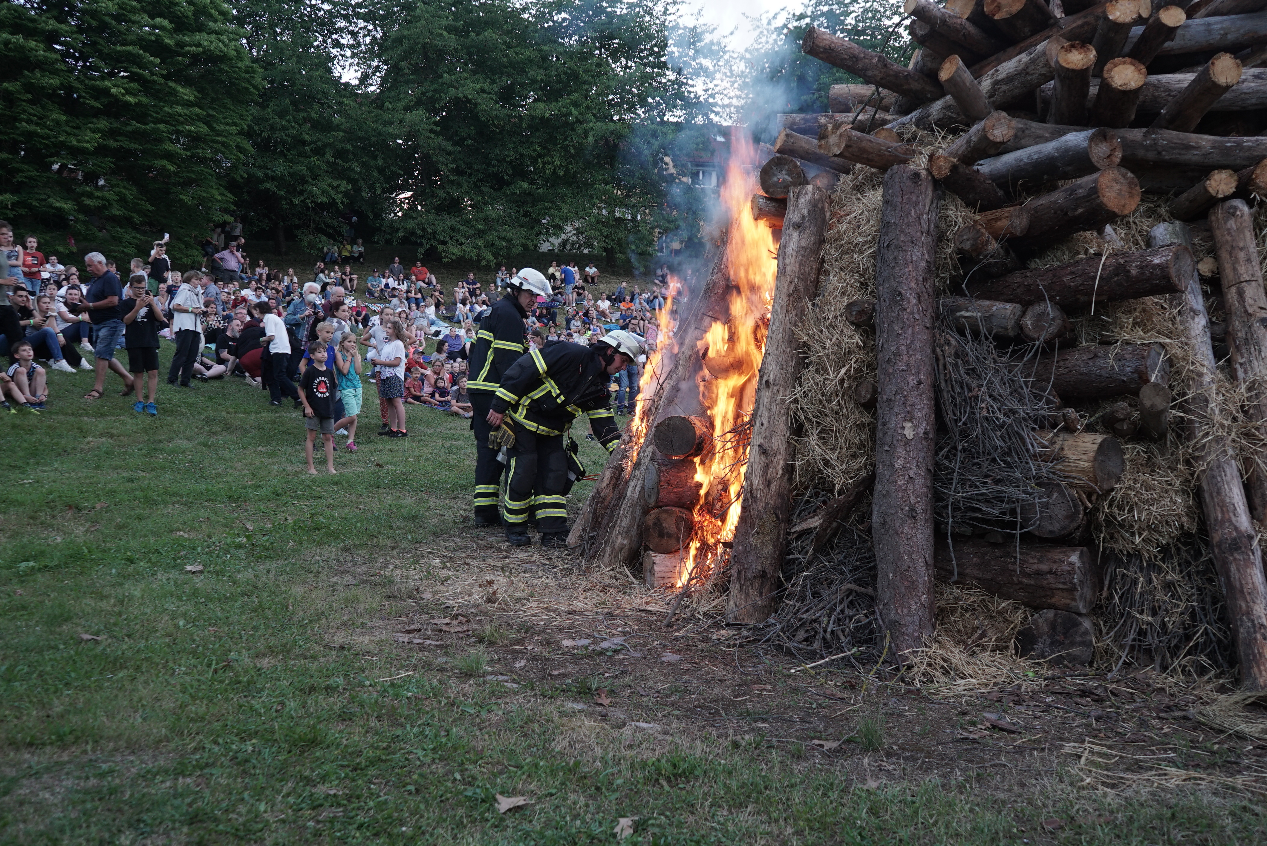 Das Feuer wird entzündet. Bild: Heiden