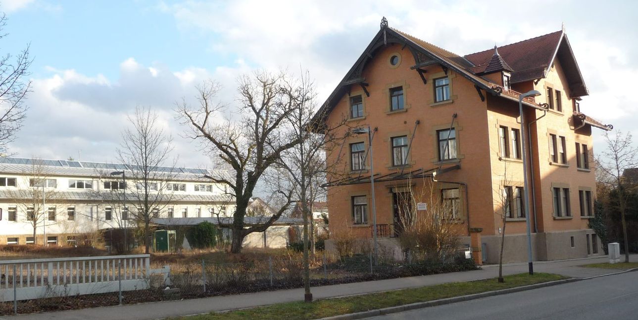 Die unter Denkmalschutz stehende Villa an der Böblinger Straße aus der Zeit von Centra-Bürkle wird erhalten bleiben. Eine Idee für die künftige Nutzung ist, dort die Volkshochschule unterzubringen.