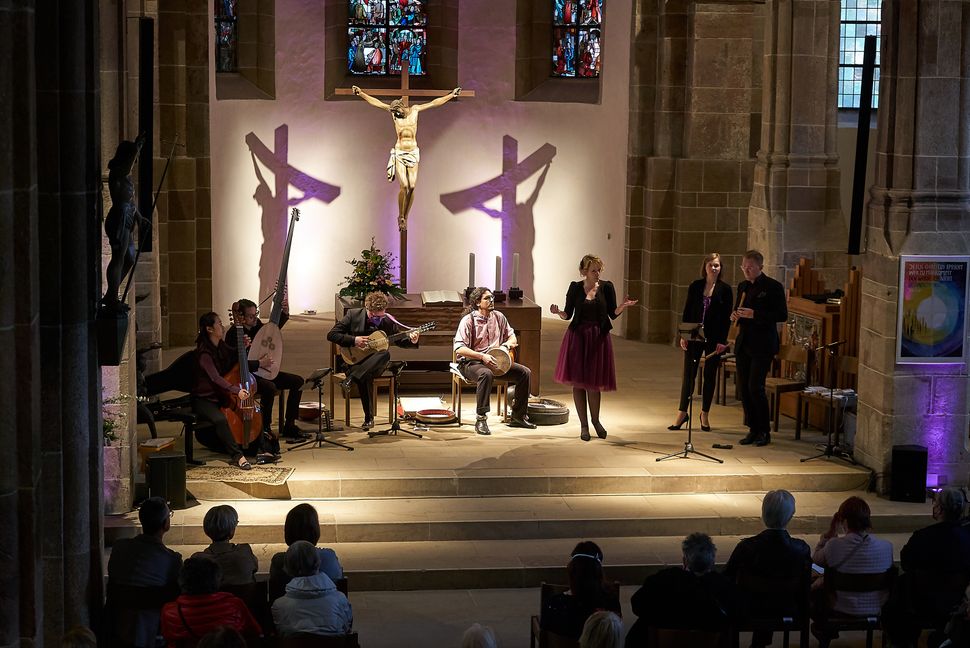 Das Ensemble Cembaless mit David Hanke (rechts) in der Martinskirche. Bild: Heiden