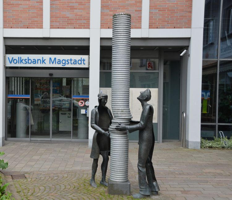 Ob Kunst oder künstlich: Der Geldstapel wird bei der VR-Bank Magstadt-Weissach nicht unermesslich wachsen. Die Fusion mit der Milliarden-Volksbank Stuttgart ist zumindest vorerst geplatzt.