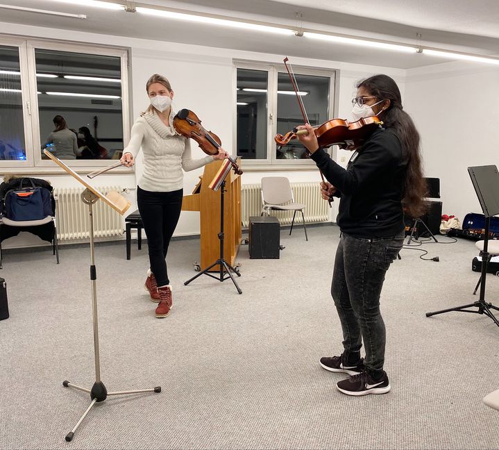 So unterrichtet Patrizia Bieber derzeit an der Böblinger Musikschule.Bild: z