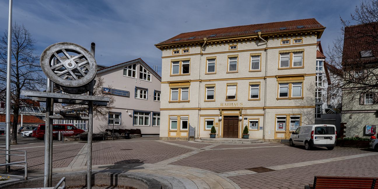 Der Aidlinger Rathausplatz bekommt einen neuen Namen. Bild: Richter