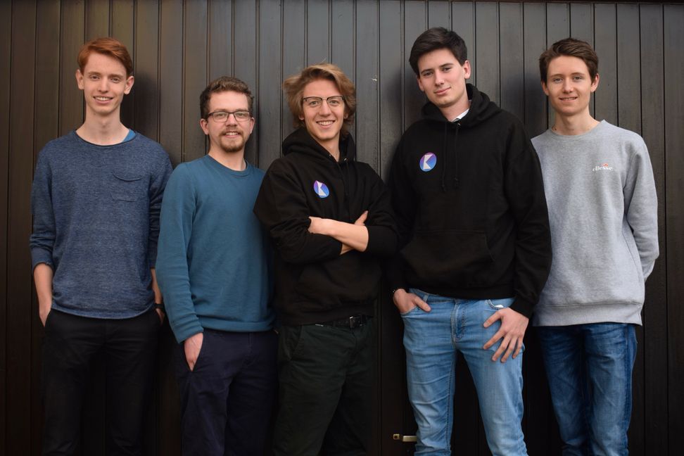 Das Knowunity-Team (von links): Gregor Weber, Yannik Prigl, Julian Prigl, Benedict Kurz und Lucas Hild.  Bild: z