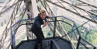 Roger Moore als „James Bond 007 - Im Angesicht des Todes“.