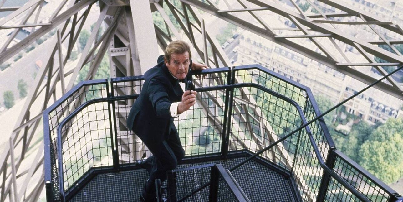 Roger Moore als „James Bond 007 - Im Angesicht des Todes“.