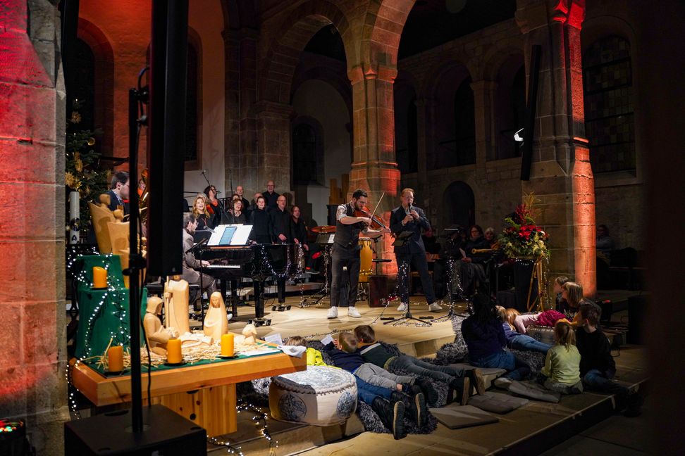 Auch am Freitag in der Sindelfinger Martinskirche war beim Weihnachtssingen mit den Hanke-Brothers dreimal volles Haus.    Bild: Dettenmeyer