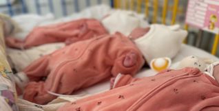 Die drei Schwestern Seite an Seite im Böblinger Krankenhaus. Bild: Klinikverbund Südwest