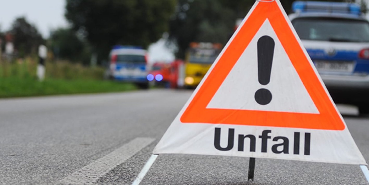 Für Unfallaufnahme und Reinigungsarbeiten war die Würmtalstraße zeitweise in beide Richtungen voll gesperrt.