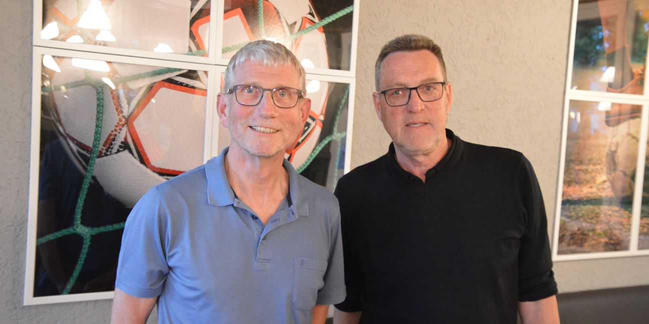 Ulrich Probst (links) und Michael Rathgeb führten durch den Informationsabend in der Vereinsgaststätte des TV Altdorf.Bild: Zvizdiç