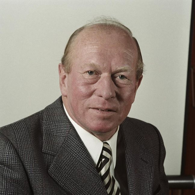 1980 erhielt Friedrich Schäfer das Große Verdienstkreuz mit Stern der Bundesrepublik Deutschland.