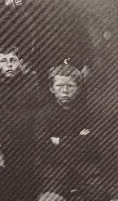 Friedrich Schäfer an der Sindelfinger Realschule (heute Ernst-Schäfer-Haus) ca. 1925. Diesen skeptisch-forschenden Blick hat er sich sein Leben lang bewahrt.