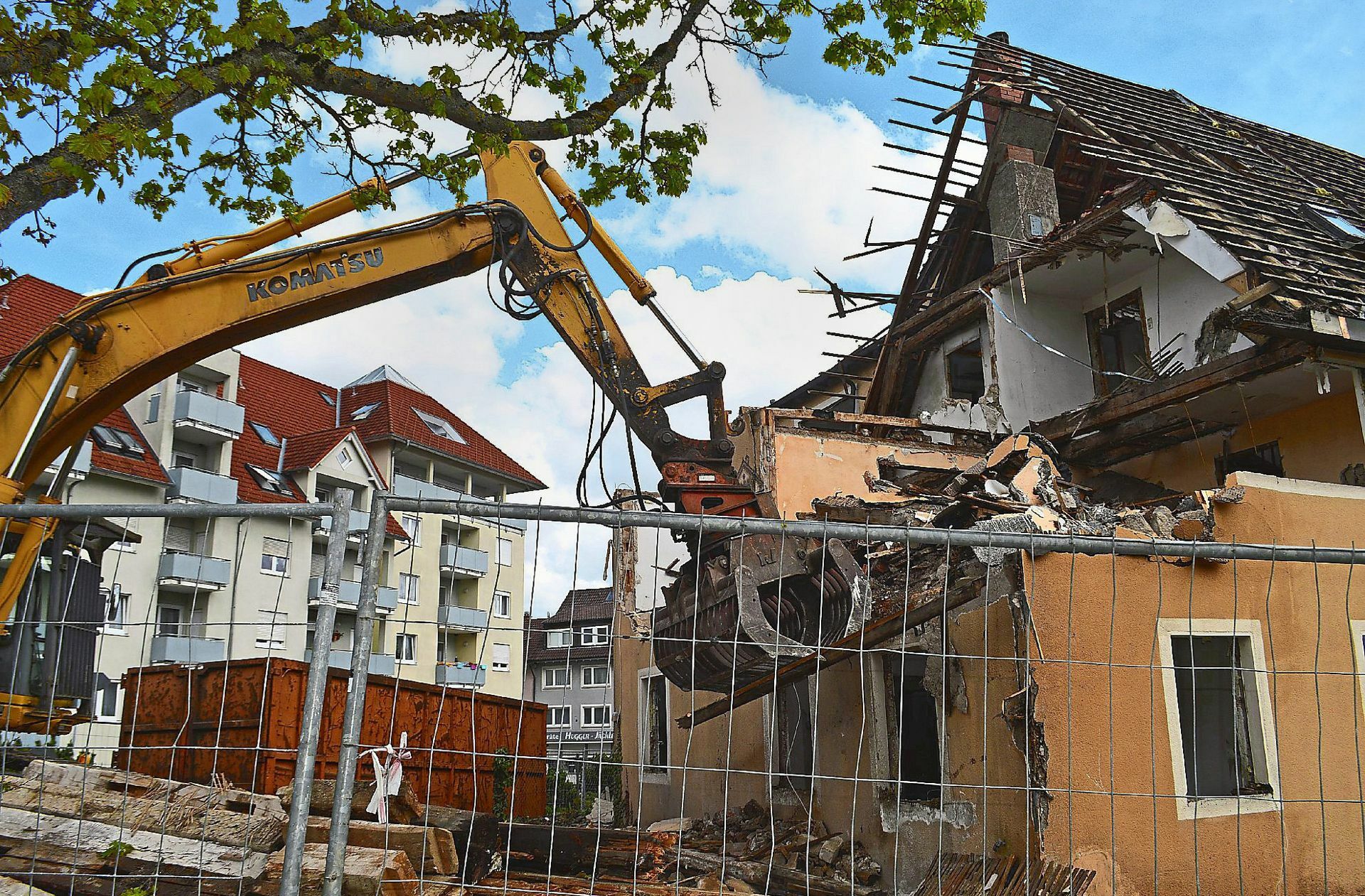 In der Schwenninger Sturmbühlstraße hat der Abriss begonnen, wann etwas Neues folgt, ist unklar.