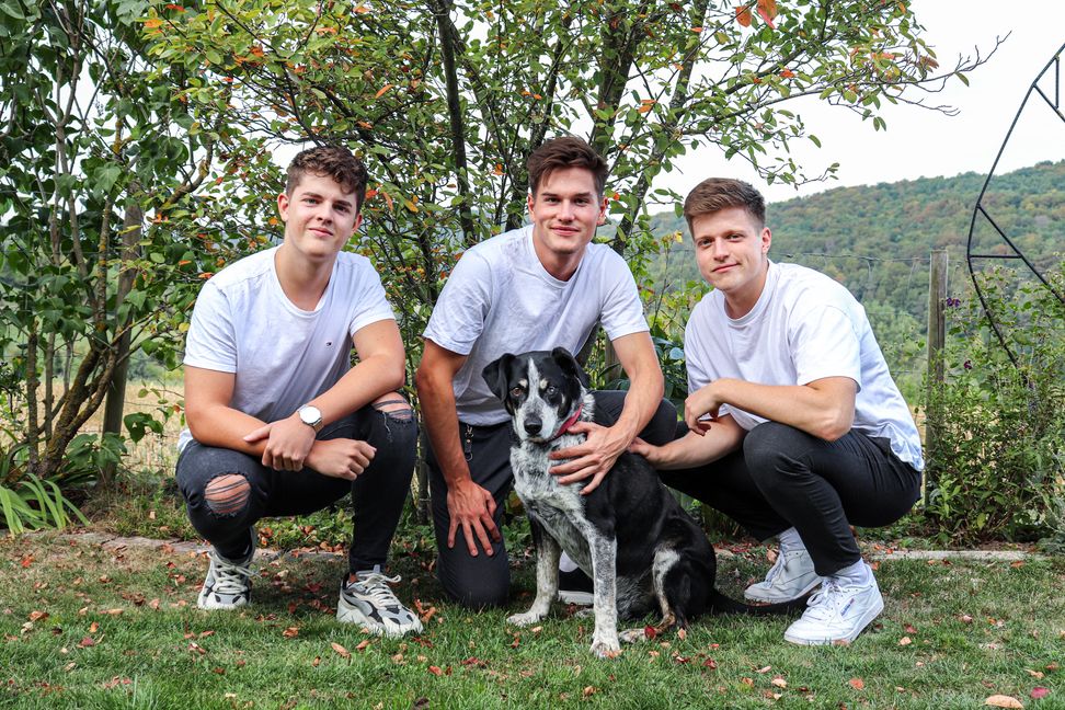 Jan-Philipp Cepera, Mathis Limmeroth und Luca Brezing (von links) wollen mit ihrem Online-Shop auch Gutes tun. Bild: z