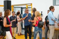 Roland Medinger im Gespräch mit Uwe Dieterich (Mitte) und Claus Regelmann vom Glaspalast-Verein. Bild: Dettenmeyer