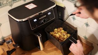 Ist der Korb befüllt, kann der Airfryer gestartet werden.