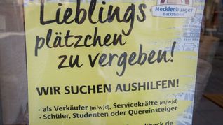 Manche Stellenanzeigen werben auch mit kreativen Sprüchen um Interessenten (Archivbild)