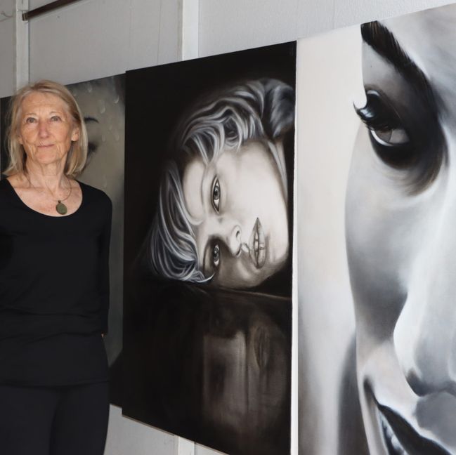 Bei der Frühjahrsausstellung auf Burg Kalteneck in Holzgerlingen sind Gemälde von Hiltrud Schindlbeck und Keramiken von Friedericke Fricker zu sehen. Die Eröffnung ist am Sonntag, 27. April um 11 Uhr. Zu sehen bis zum 11. Mai: Sa 16-18 Uhr, So 11-18 Uhr.