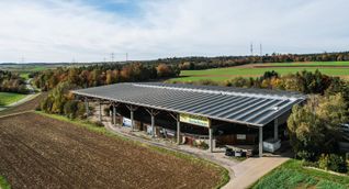 Das Radstadion in Öschelbronn ist im kommenden Juli ein Start- und Zielpunkt bei der Premiere des „Flugfeld-Giro“. Links auf dem Bild sieht man die Kreisstraße nach Mötzingen. Bild: Schmidt