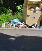 Müll an den Containern beim Hotel Eichholz Ende Oktober.