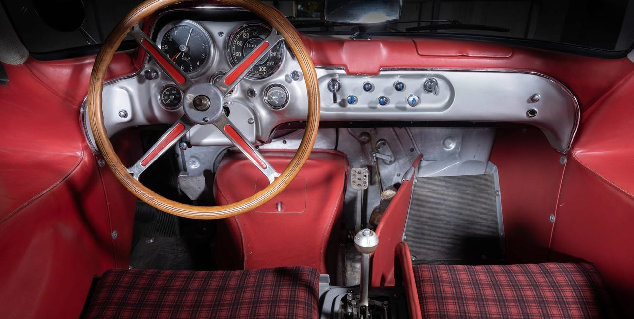 Blick ins Cockpit.