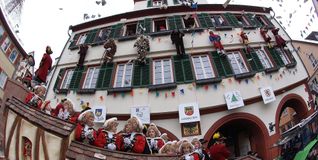 Der Narrensprung in Weil der Stadt gehört zu den beliebten  Höhepunkten von Karneval und Fasnet.