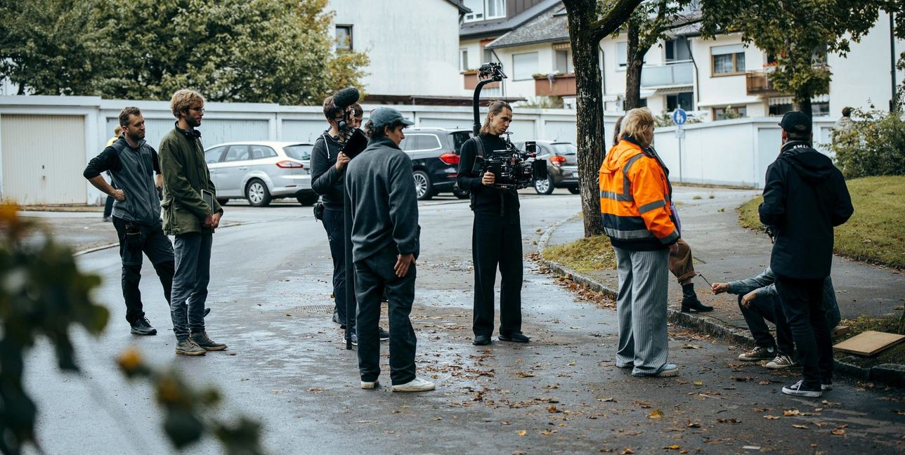 Außendreh in der Nebelhornstraße.Bild: Schiwago Film/Jolanda Selting