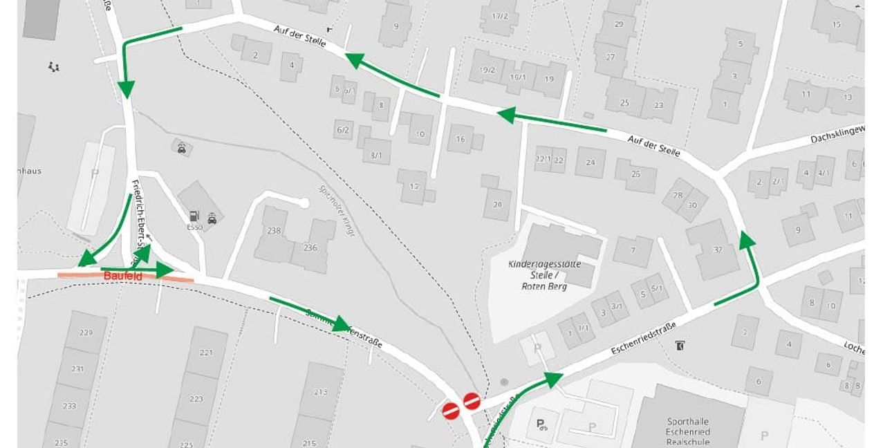 Die Umleitung erfolgt über die Straße „Auf der Stelle“.