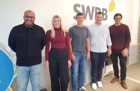 Freuen sich über die Kooperation (von links): Abdelmoez Tajouri, Marie Feld und Lucas Christner (alle Stadtwerke Böblingen), Valentin Ege und Lukas Obermüller (beide berta & rudi). Bild: z