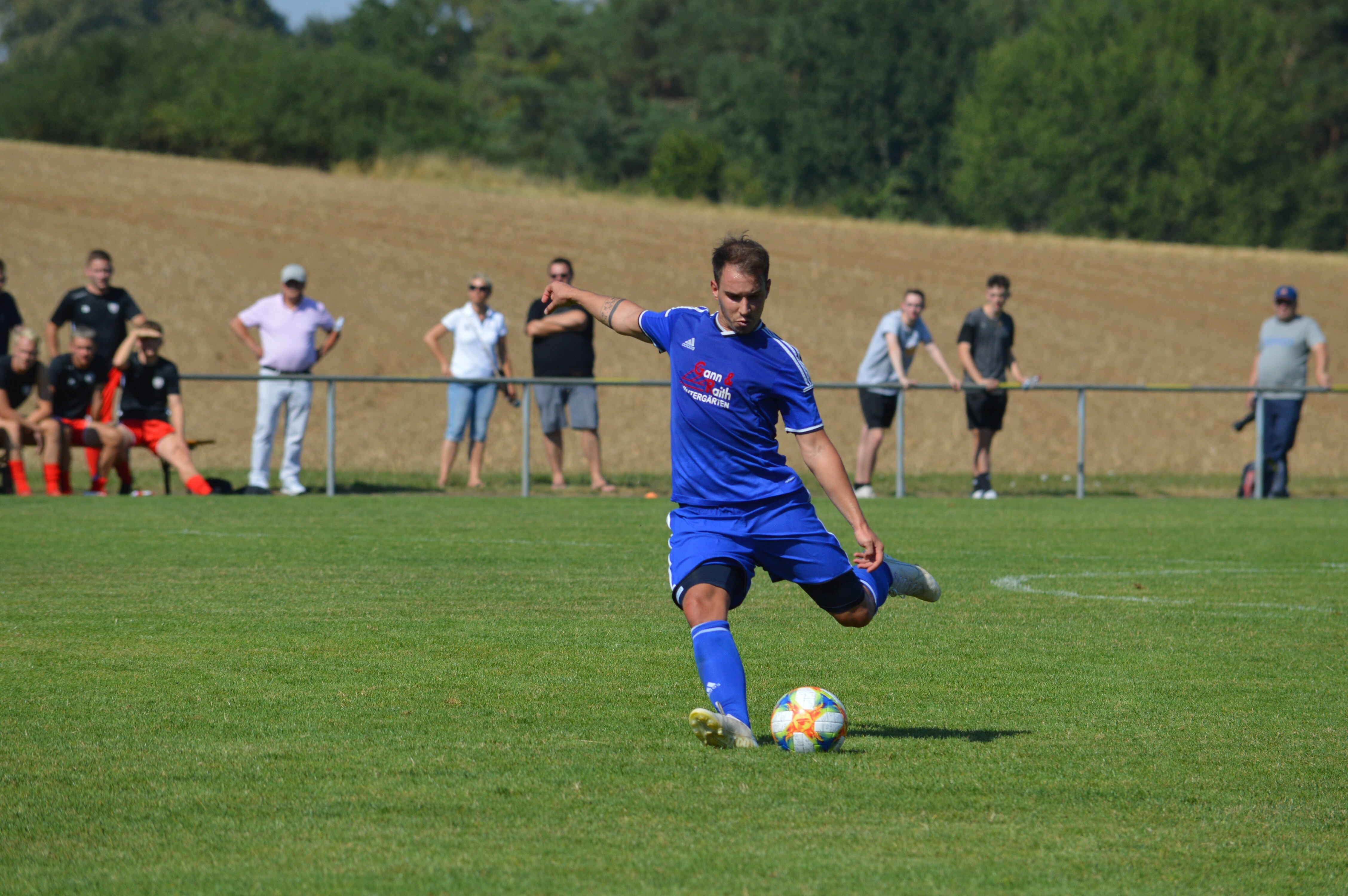 Darmsheims Simon Lindner war im Pokalduell gegen den SSV Reutlingen einer der Aktivposten und erzielte auch den zwischenzeitlichen 1:1-Ausgleich. Bild: Zvizdiç